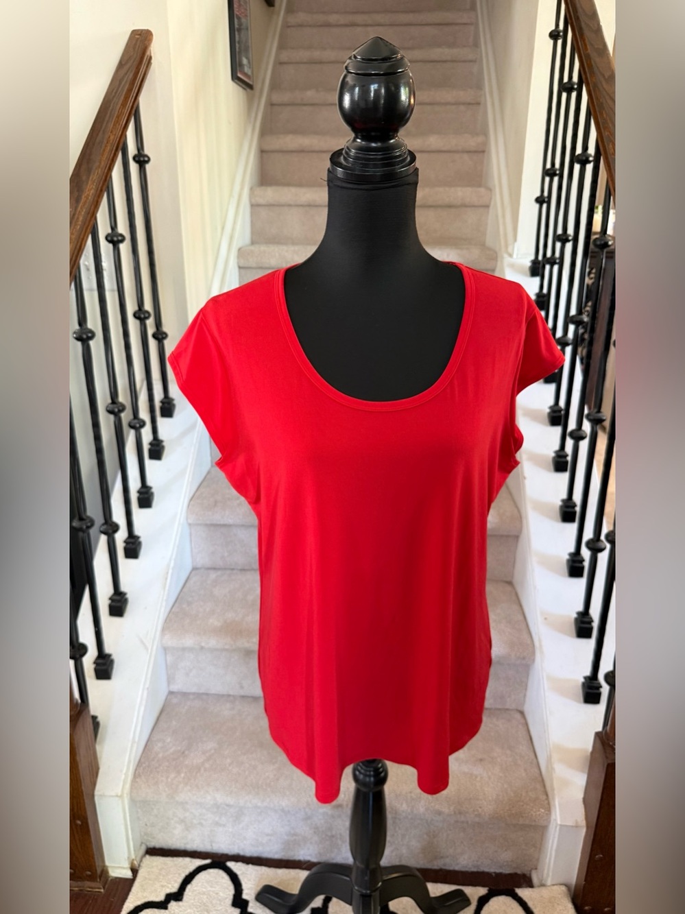 Kasper Red Scoop Neck Short Sleeve Tee